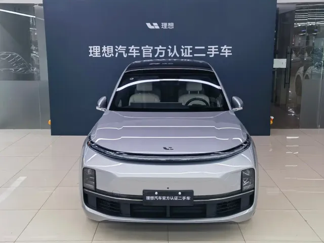 Li Auto L8 — Фото автомобиля 2