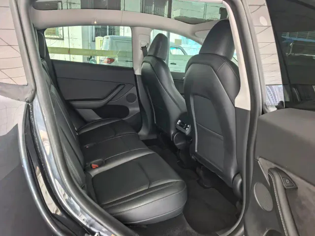 Tesla Model Y — Фото автомобиля 11