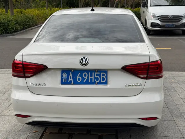 Volkswagen Lavida — Фото автомобиля 4