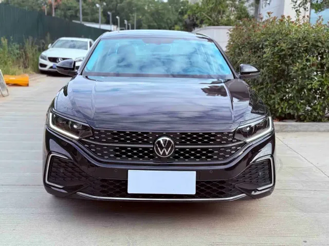 Volkswagen Passat — Фото автомобиля 2