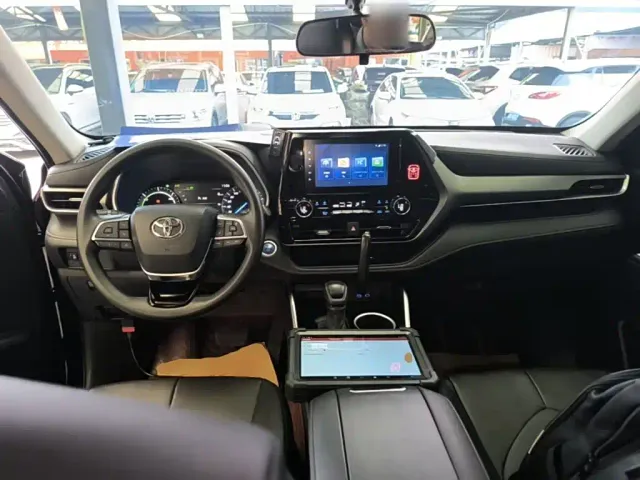 Toyota Highlander — Фото автомобиля 9