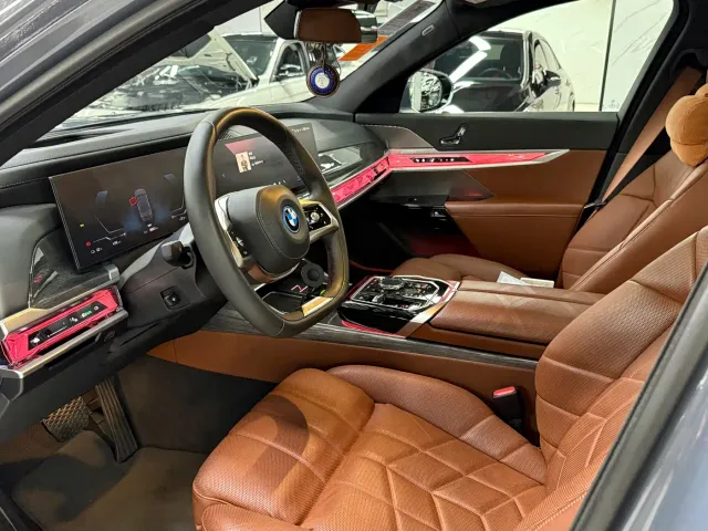 BMW i7 — Фото автомобиля 8