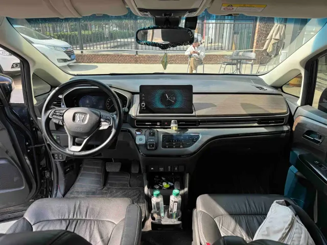 Honda Odyssey — Фото автомобиля 6