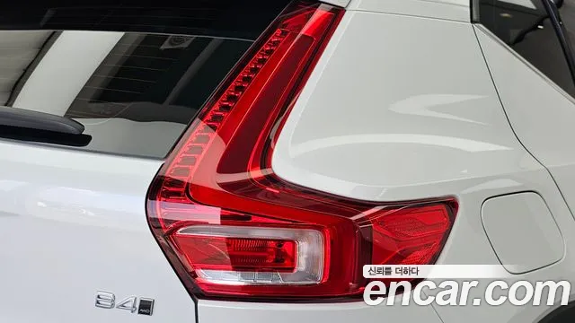 Volvo XC40 — Фото автомобиля 8