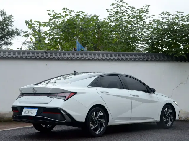 Hyundai Elantra — Фото автомобиля 5