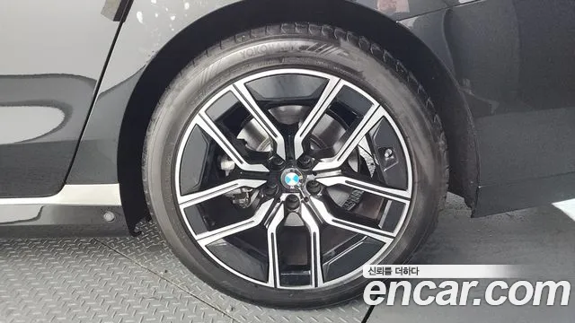 BMW 7-Series 7 серия (G70) 740i xDrive M Sport — Фото автомобиля 18