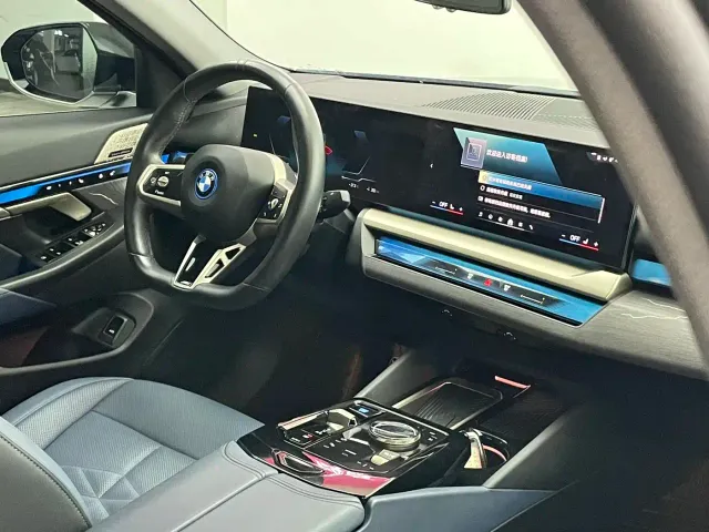 BMW i5 — Фото автомобиля 14