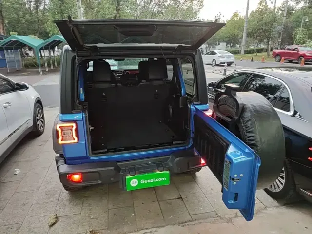 Jeep Wrangler — Фото автомобиля 18