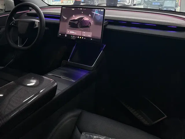 Tesla Model Y — Фото автомобиля 10