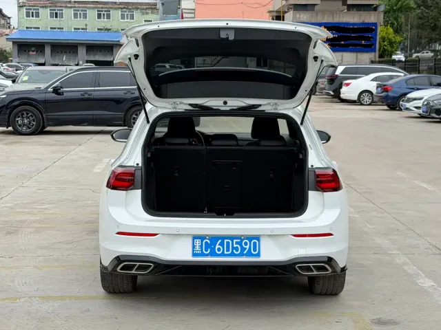 Volkswagen Golf — Фото автомобиля 18