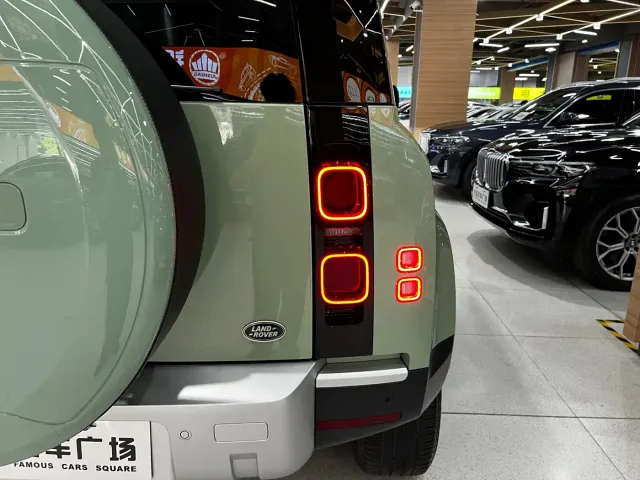 Land Rover Land Rover Defender 2023 110 3.0T P400 75th Anniversary Legend Edition — Фото автомобиля 6