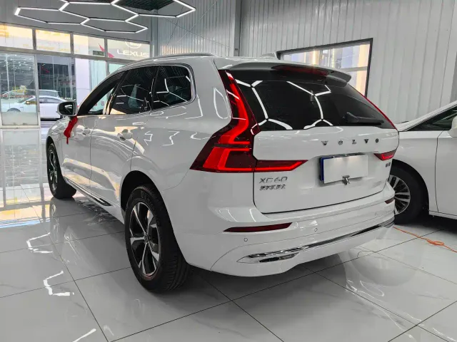 Volvo XC60 — Фото автомобиля 9