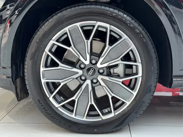 Audi Q5L — Фото автомобиля 5