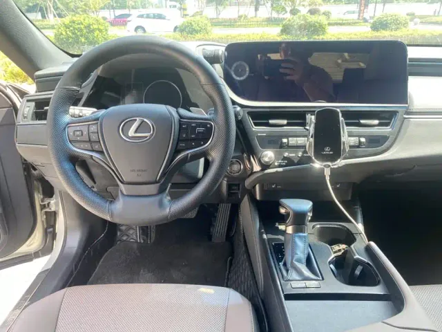 Lexus ES — Фото автомобиля 15