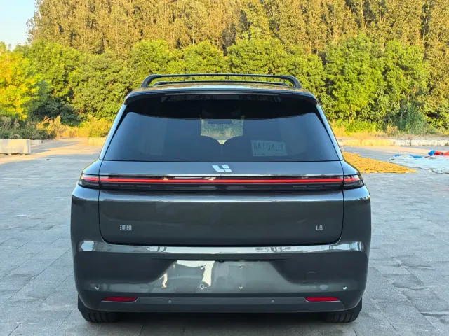 Li Auto L8 — Фото автомобиля 6