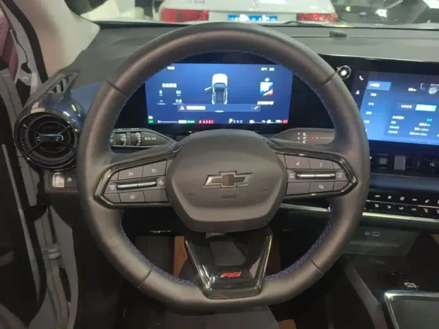 Chevrolet Equinox Plus — Фото автомобиля 10