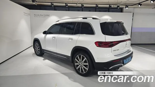 Mercedes-Benz EQB X243 — Фото автомобиля 3