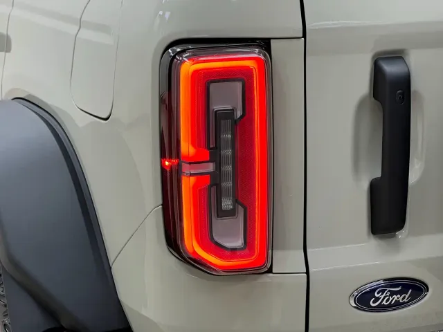 Ford Bronco — Фото автомобиля 6