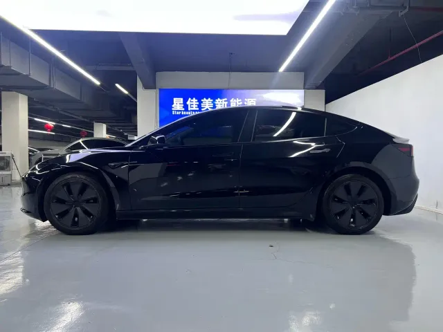 Tesla Model 3 — Фото автомобиля 9