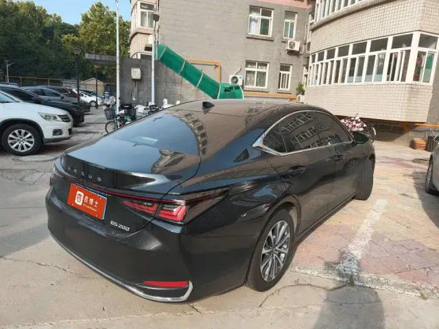 Lexus ES — Фото автомобиля 2
