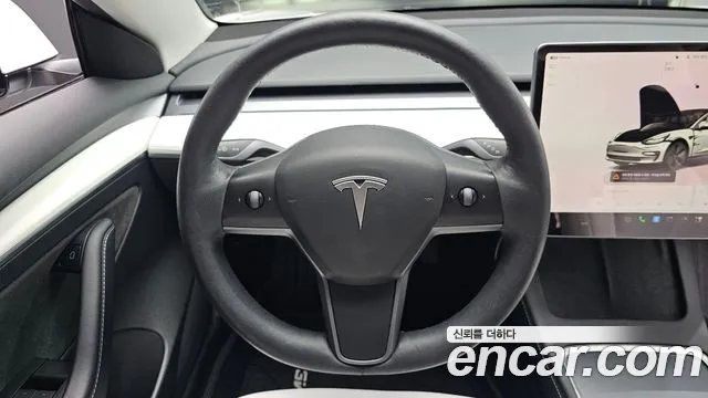 Tesla Model 3 — Фото автомобиля 17