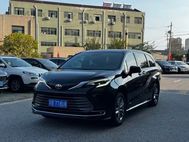 Фотография автомобиля — Toyota Sienna