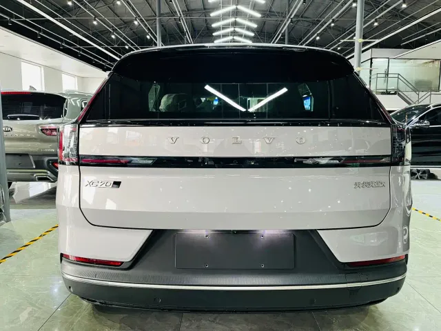 Volvo XC70 Plug-in Hybrid — Фото автомобиля 3