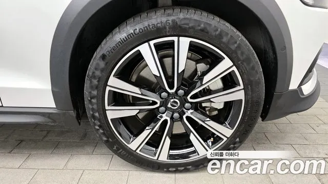 Вольво V60 V60 Cross Country 2 поколение B5 Pro AWD — Фото автомобиля 5