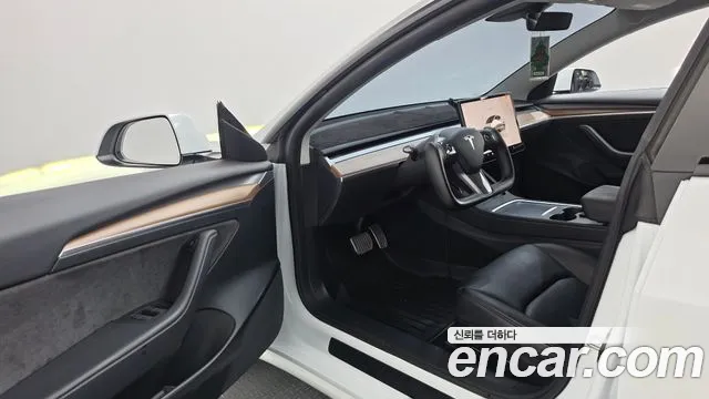 Tesla Model 3 — Фото автомобиля 9