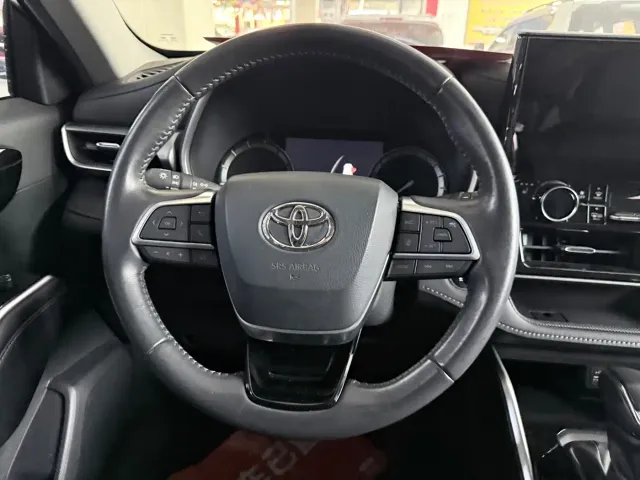 Toyota Highlander — Фото автомобиля 16