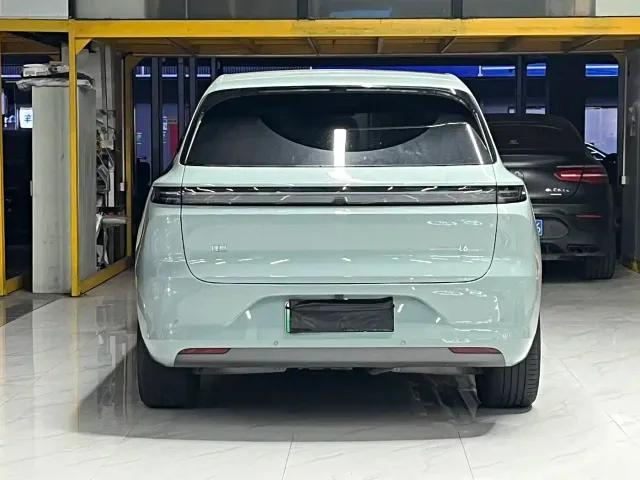 Li Auto L6 — Фото автомобиля 11