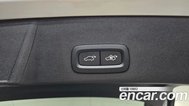 Volvo XC40 — Фото автомобиля 25