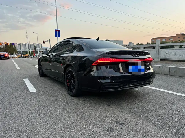 Audi A7L — Фото автомобиля 9