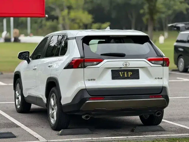 Toyota RAV4 — Фото автомобиля 7