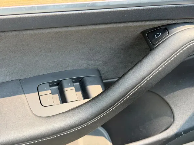 Tesla Model 3 — Фото автомобиля 6