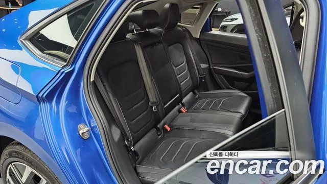Volkswagen Jetta — Фото автомобиля 12