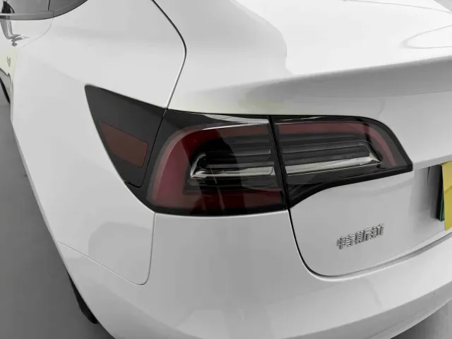 Tesla Model 3 — Фото автомобиля 16