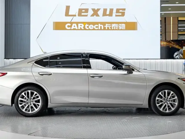 Lexus ES — Фото автомобиля 4