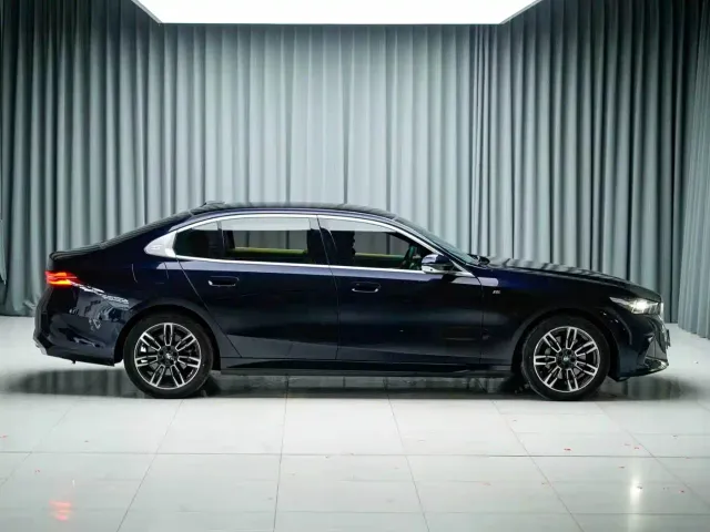 BMW 5 Series — Фото автомобиля 4
