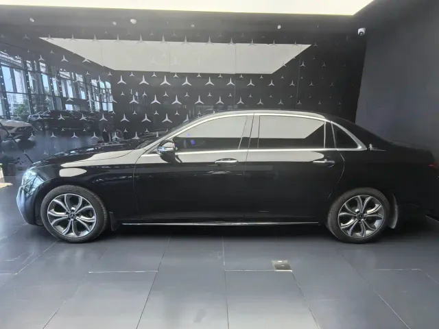 Mercedes-Benz E-Class — Фото автомобиля 12