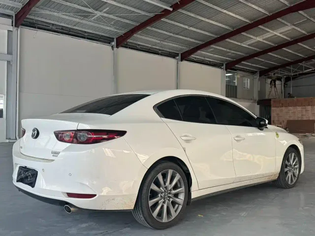 Mazda Axela — Фото автомобиля 9