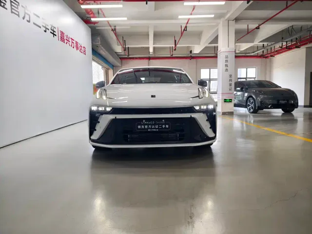 Lynk & Co 03 — Фото автомобиля 2