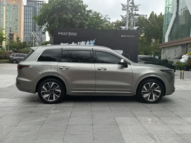 Li Auto ONE — Фото автомобиля 4