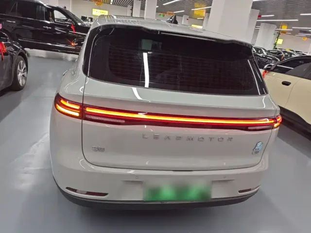 Leapmotor C10 — Фото автомобиля 5