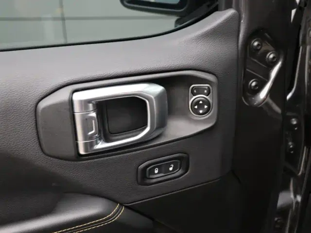 Jeep Wrangler — Фото автомобиля 11