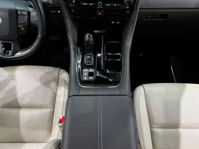 Toyota Alphard — Фото автомобиля 5