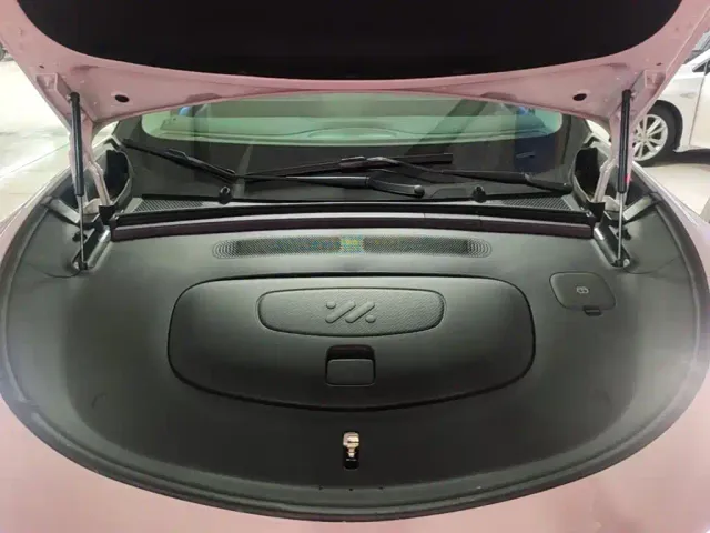 IM Motors LS6 — Фото автомобиля 19