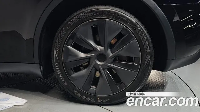 Tesla Model Y — Фото автомобиля 19