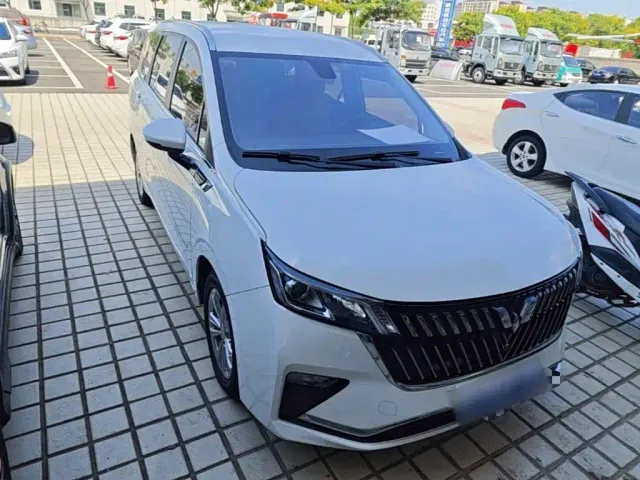 Wuling Jiachen — Фото автомобиля 3