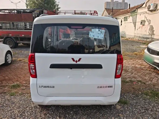 Wuling Zhiguang NEV — Фото автомобиля 5
